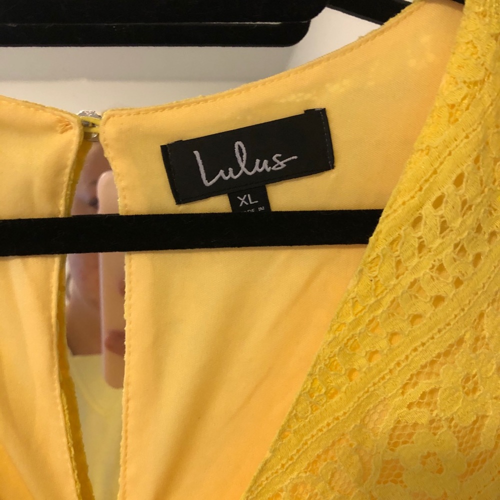Yellow lace dress - Picture 2 of 4